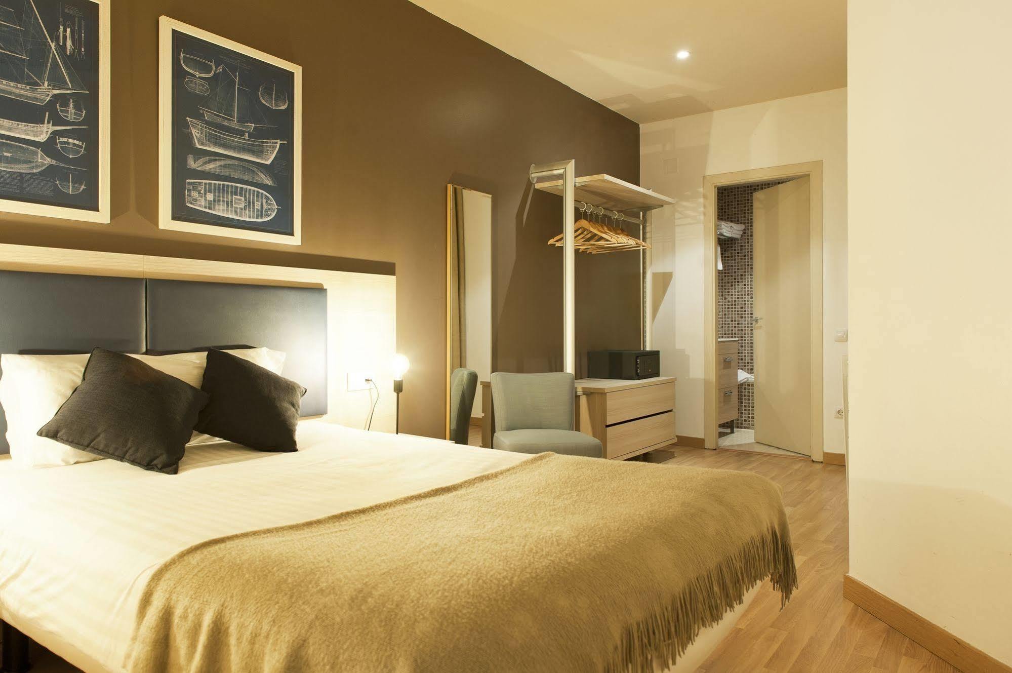 Mh Ramblas Apartament *